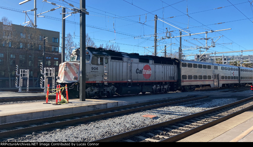 Caltrain 906